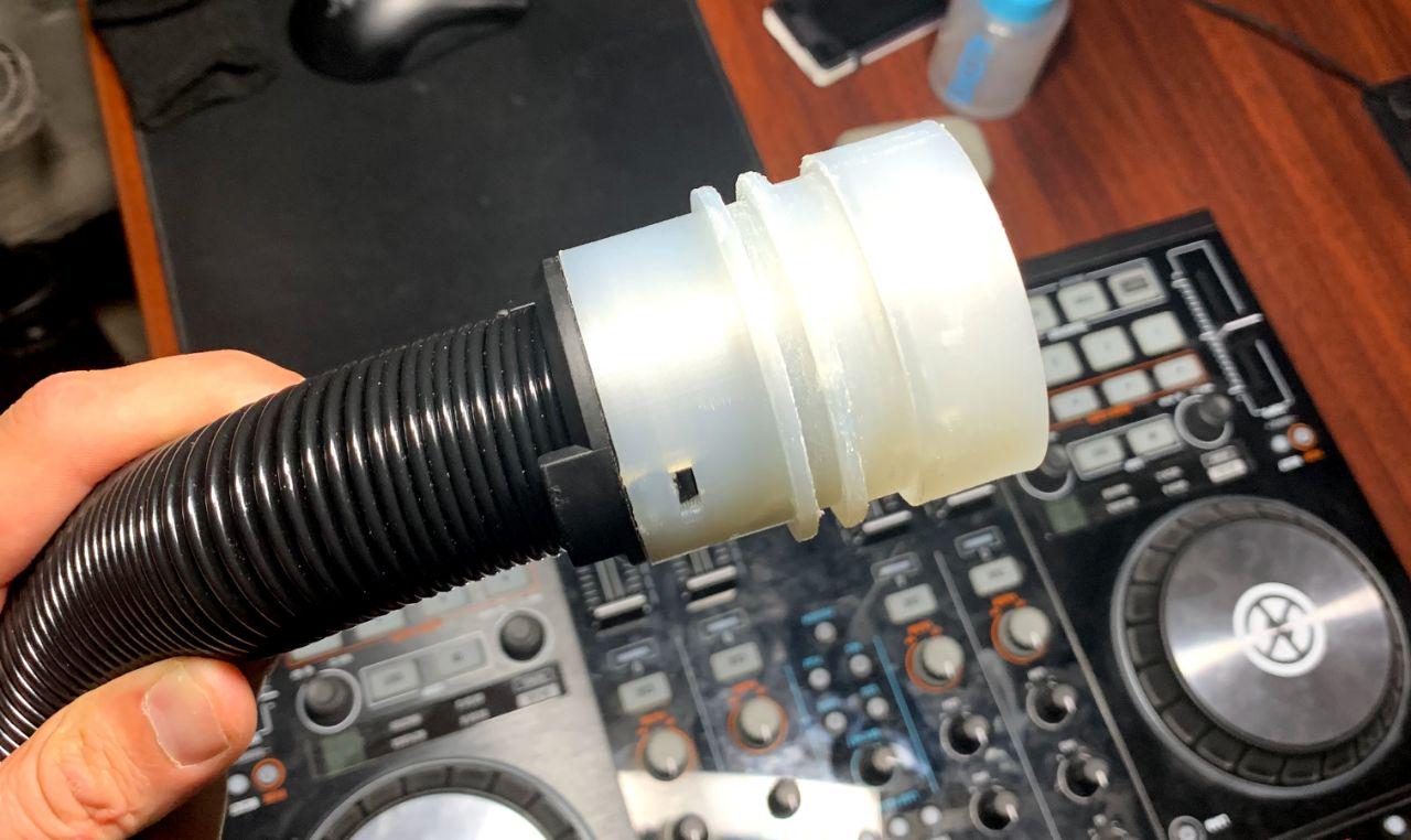 photo of printed adaptor attached to Wen hose